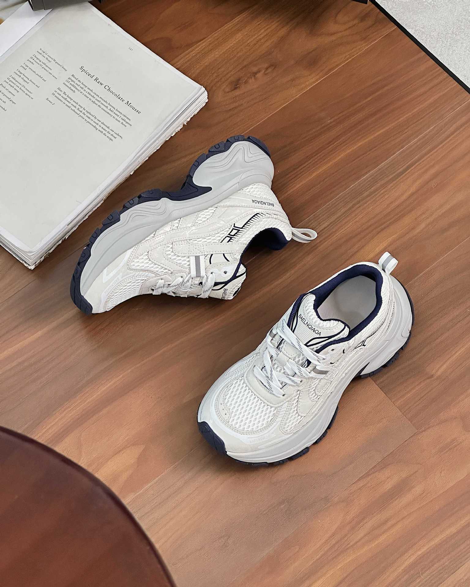 Сетчатые дышащие серебристые папины кроссовки для девочки 2025 осень новинка на толстой подошве универсальные тонкие супер огонь спортивные повседневные кроссовки 39
Сетчатые дышащие серебристые папины кроссовки для девочки 2025 осень новинка на толстой подошве универсальные тонкие супер огонь спортивные повседневные кроссовки 39