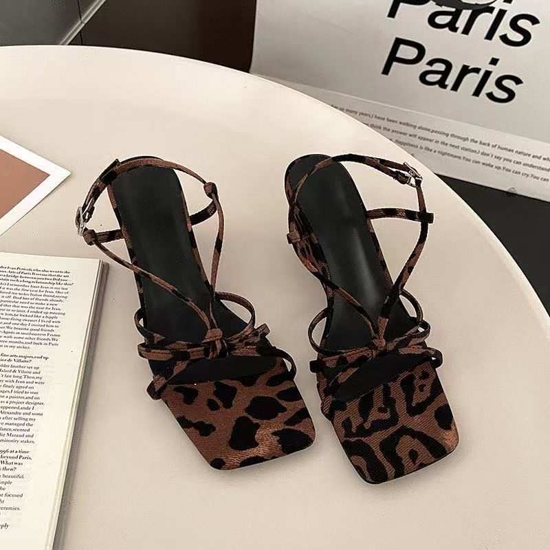 Square head slope heel open toe not tired feet sexy sandals 2025 spring and summer new French popular leopard print women s high heels 34
Square head slope heel open toe not tired feet sexy sandals 2025 spring and summer new French popular leopard print women s high heels 34