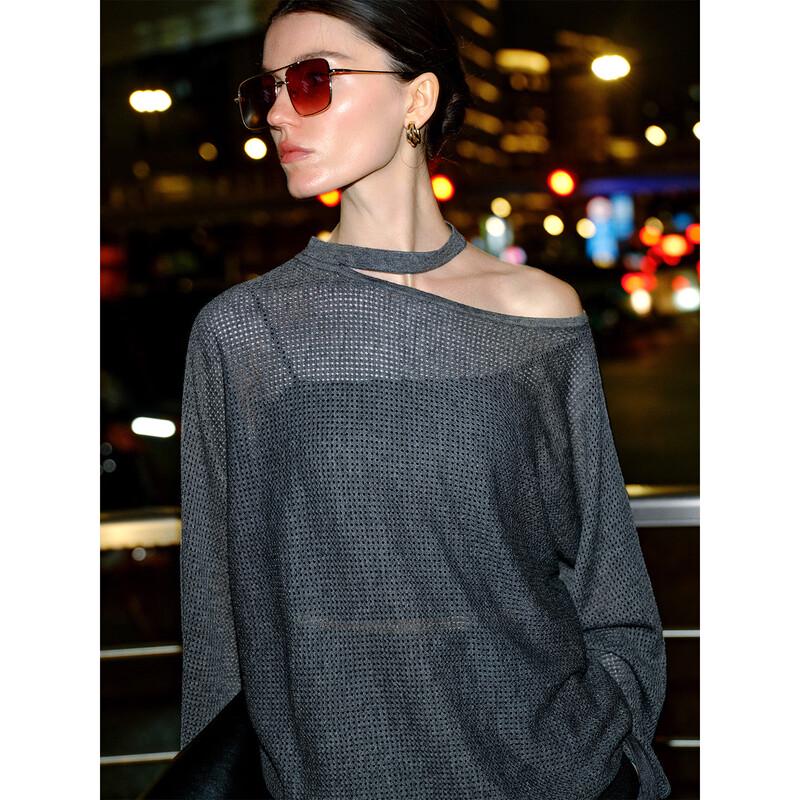 Giovanni Valentino Women s Loose Knit Cutout Sweater XL
Giovanni Valentino Women s Loose Knit Cutout Sweater XL