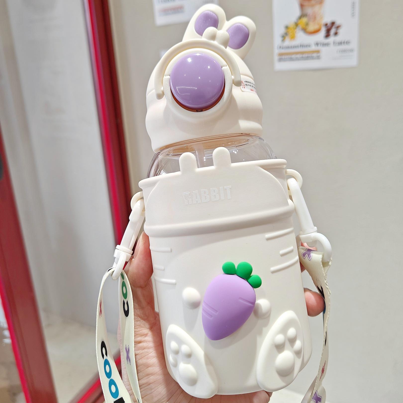 Новый милый наклонный кролик пластиковый стаканчик детский стаканчик портативный стаканчик с трубочкой привлекательный горизонтальный ремень с откидной крышкой подарочный стаканчик 650ml
Новый милый наклонный кролик пластиковый стаканчик детский стаканчик портативный стаканчик с трубочкой привлекательный горизонтальный ремень с откидной крышкой подарочный стаканчик 650ml