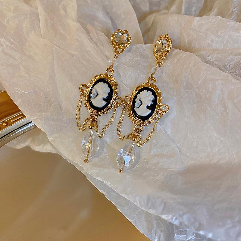 Французские ретро серьги-пусеты с геометрическим жемчугом и серебряной иглой - Элегантные и универсальные для женщин
Французские ретро серьги-пусеты с геометрическим жемчугом и серебряной иглой - Элегантные и универсальные для женщин