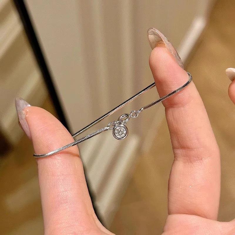 Women s Luxury Snake Bone Bracelet with Round Diamonds - Trendy Niche Design
Women s Luxury Snake Bone Bracelet with Round Diamonds - Trendy Niche Design