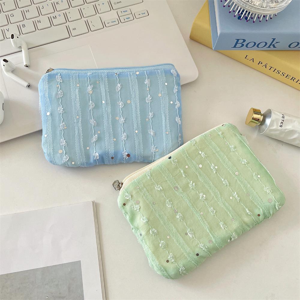 Sequin three-dimensional chiffon, flower change bag, sundries, key finishing bag, girls personal belongings storage bag синій
Sequin three-dimensional chiffon, flower change bag, sundries, key finishing bag, girls personal belongings storage bag синій