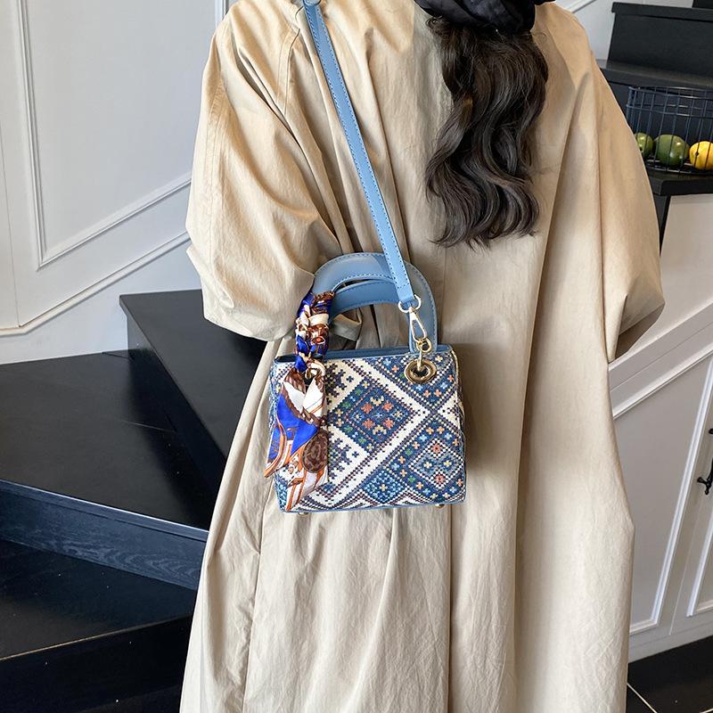 Женская сумка летняя новая сумка женская атмосферная стильная модная женская сумка кроссбоди на плечо синий
Женская сумка летняя новая сумка женская атмосферная стильная модная женская сумка кроссбоди на плечо синий