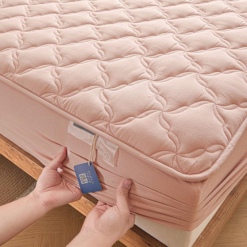OEING Quilted Fitted Sheet & Mattress Protector
OEING Quilted Fitted Sheet & Mattress Protector