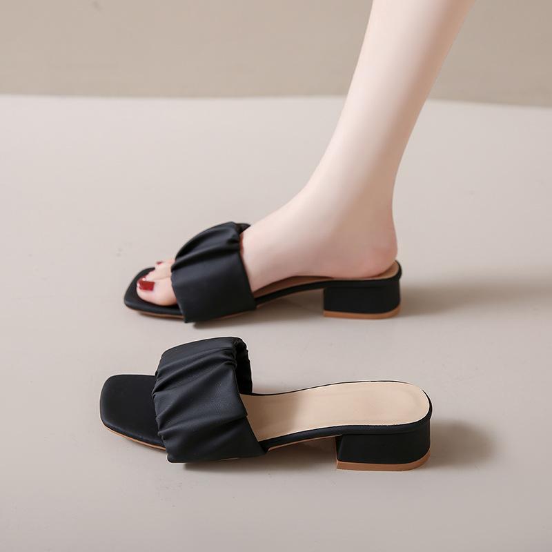 Толстый каблук с квадратной головкой, модная верхняя одежда, классные тапочки для женщин, лето 2025, новый британский стиль, удобные, большого размера, плиссированные, одно слово, перетаскивание 35 чёрный
Толстый каблук с квадратной головкой, модная верхняя одежда, классные тапочки для женщин, лето 2025, новый британский стиль, удобные, большого размера, плиссированные, одно слово, перетаскивание 35 чёрный