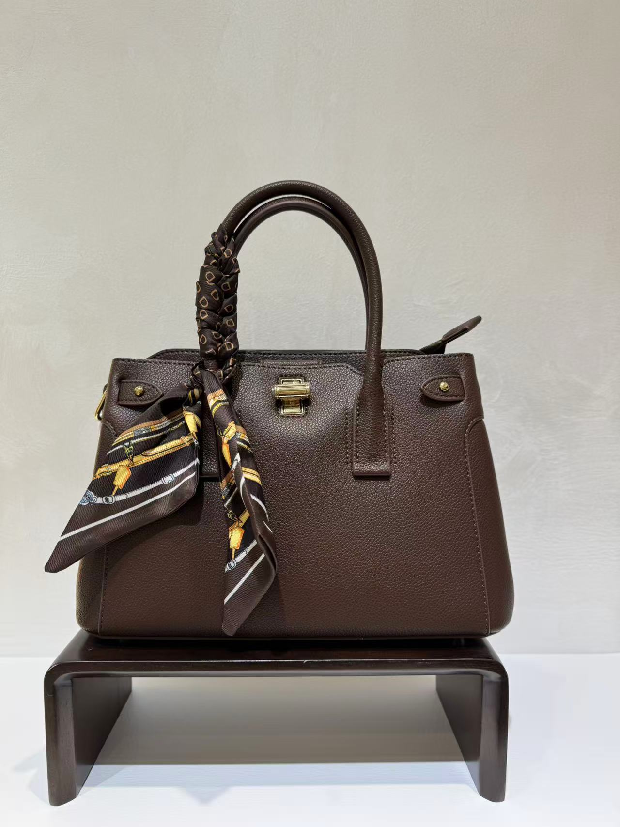 New Handbag, Light Luxury, High-end, Stylish Platinum Bag, Free Mom Bag, Shoulder Bag, Crossbody Bag шоколадний
New Handbag, Light Luxury, High-end, Stylish Platinum Bag, Free Mom Bag, Shoulder Bag, Crossbody Bag шоколадний