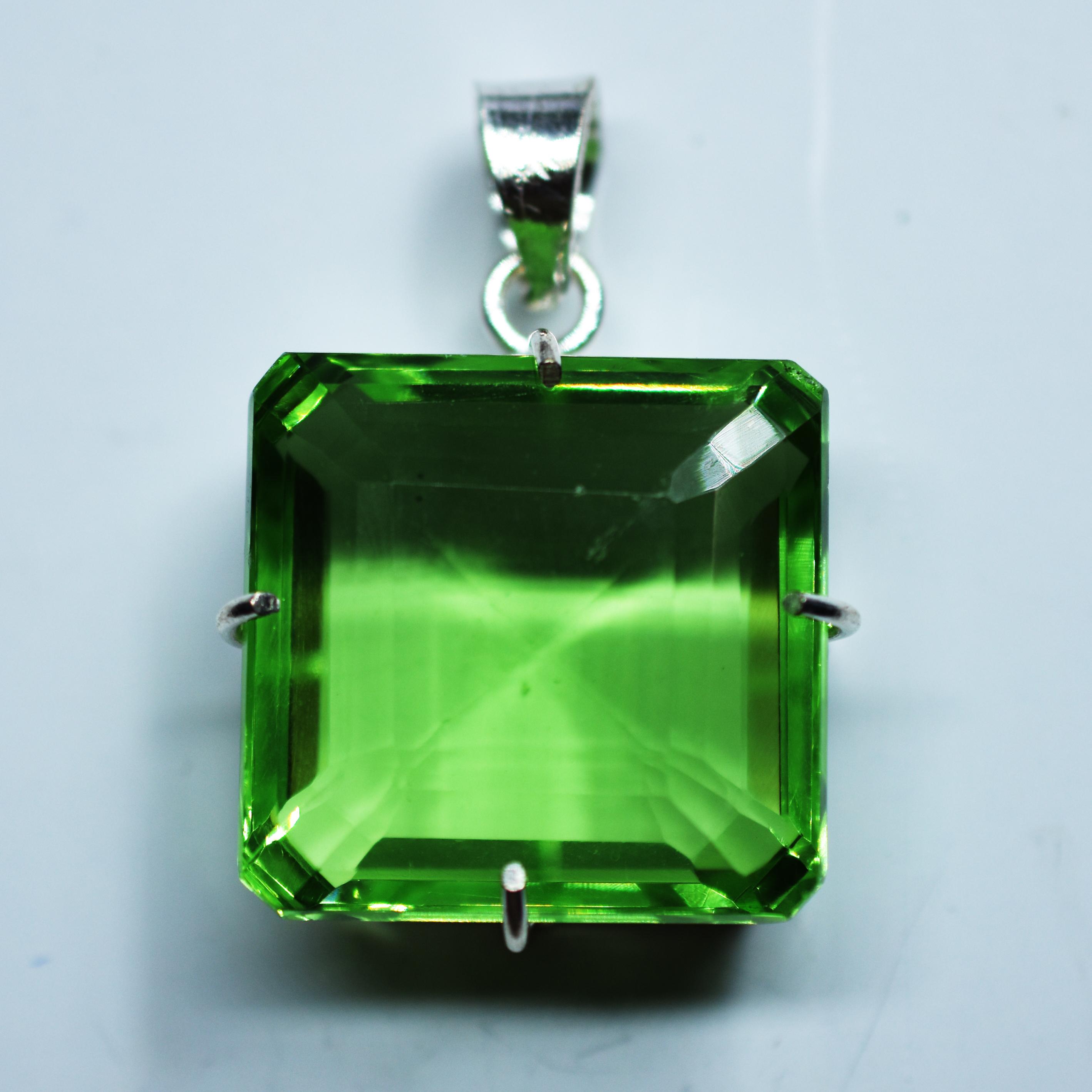 118.40 Ct Certified Green Topaz Pendant 925 Sterling Silver Square Natural MY-345-K 41.8 mm approx зелений
118.40 Ct Certified Green Topaz Pendant 925 Sterling Silver Square Natural MY-345-K 41.8 mm approx зелений