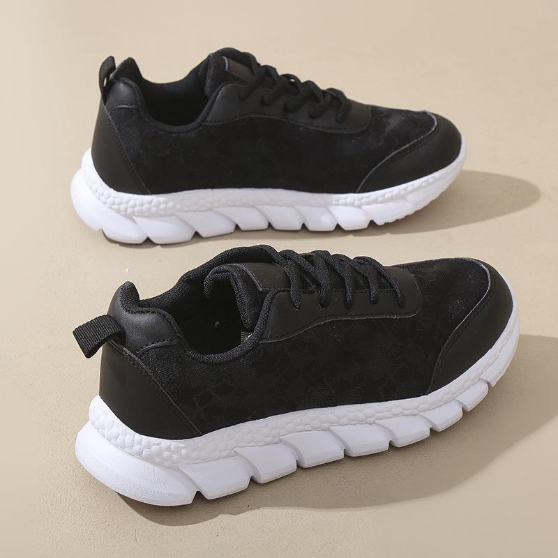 Little white shoes are fashionable and versatile, spring breathable models, one-pedal women s shoes, light and breathable casual shoes 35
Little white shoes are fashionable and versatile, spring breathable models, one-pedal women s shoes, light and breathable casual shoes 35