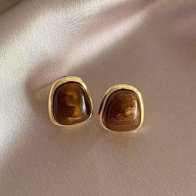 Винтажные серьги-пусеты из тигрового глаза янтарно-коричневого цвета - Элегантные осенне-зимние украшения
Винтажные серьги-пусеты из тигрового глаза янтарно-коричневого цвета - Элегантные осенне-зимние украшения