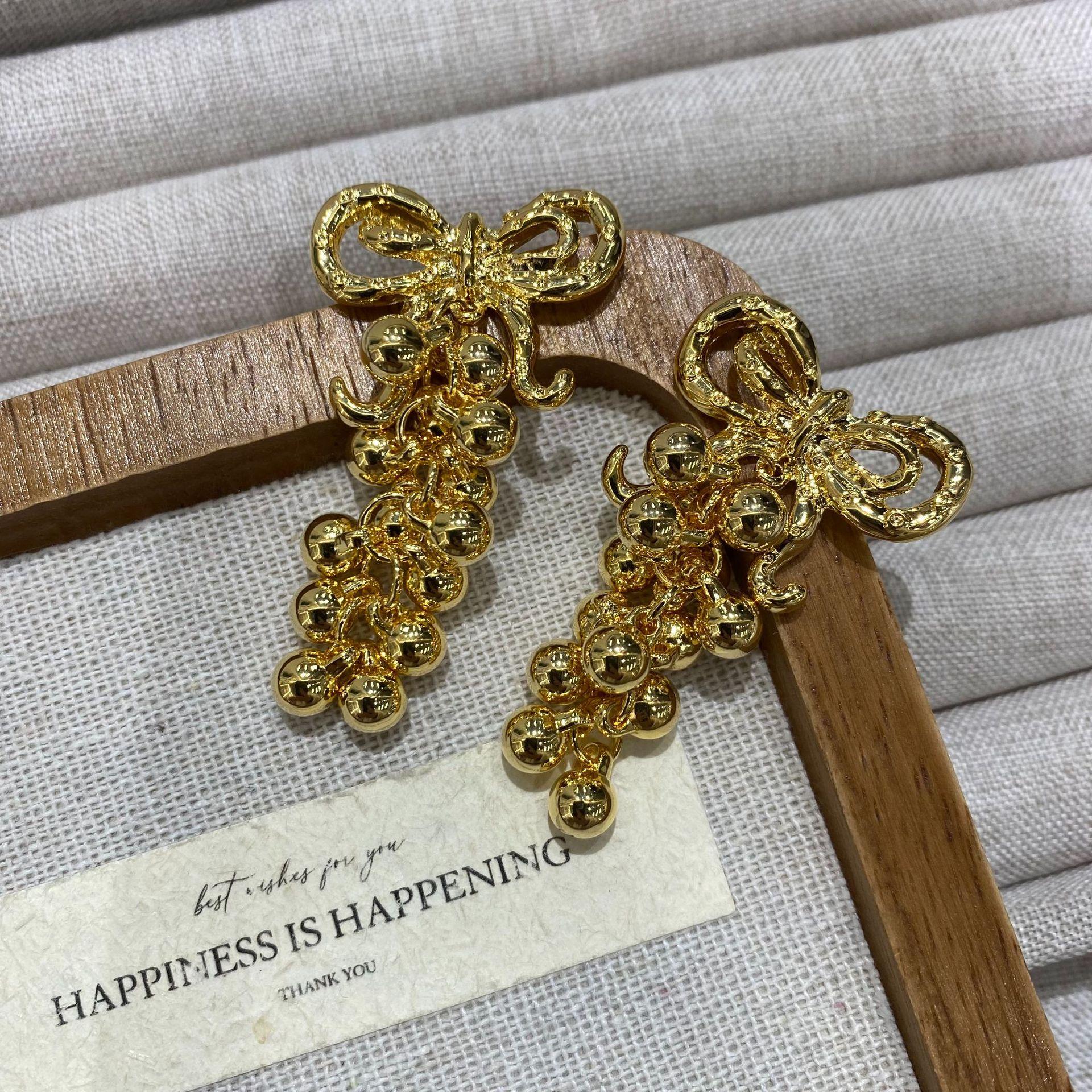 Sweet Temperament Bow Bead Fringed Earrings Niche Design High Sense Grape String Earrings Earrings Female Tide
Sweet Temperament Bow Bead Fringed Earrings Niche Design High Sense Grape String Earrings Earrings Female Tide