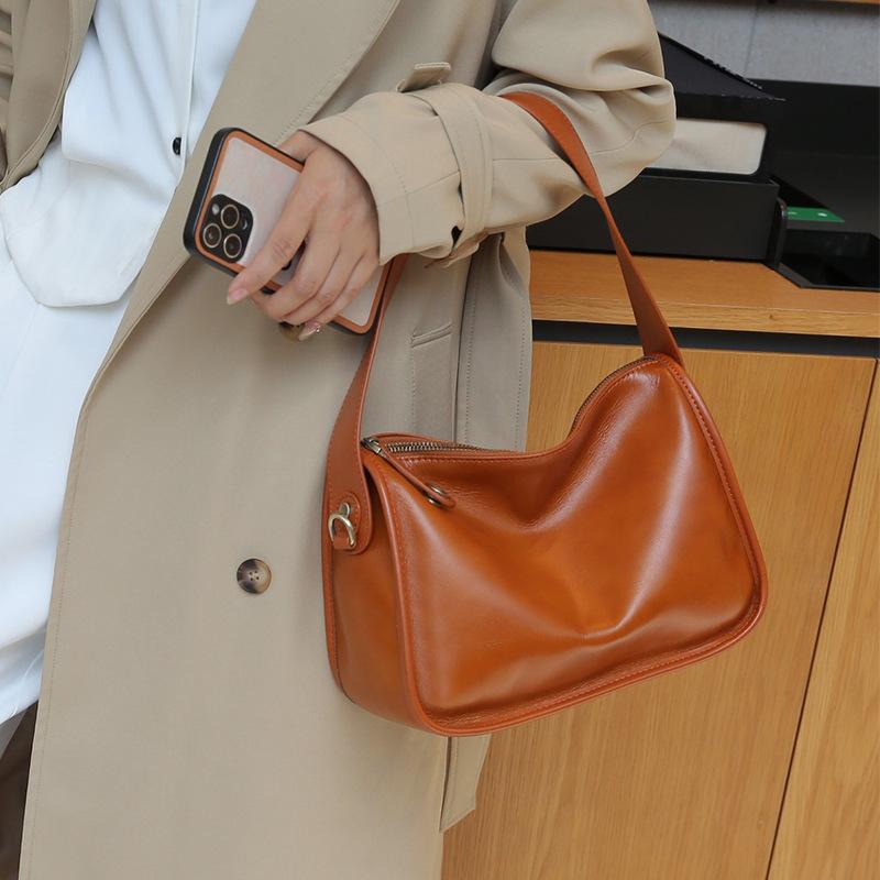 New Genuine Leather Versatile Wide Shoulder Strap One Shoulder Crossbody Bag Korean Version Large Capacity Soft Leather Niche Design Underarm Bag
New Genuine Leather Versatile Wide Shoulder Strap One Shoulder Crossbody Bag Korean Version Large Capacity Soft Leather Niche Design Underarm Bag
