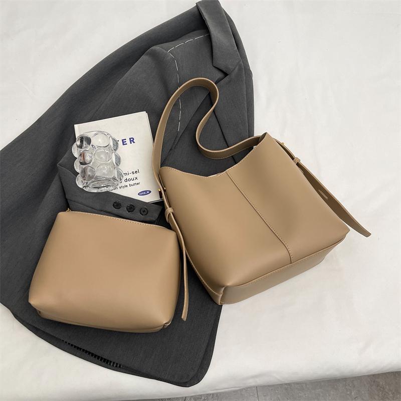 Bucket Shoulder Bag Set For Women Retro Pure Color Large Capacity Shopping Totes With Compact Purse New Latest Handbags 27x27x12cm
Bucket Shoulder Bag Set For Women Retro Pure Color Large Capacity Shopping Totes With Compact Purse New Latest Handbags 27x27x12cm