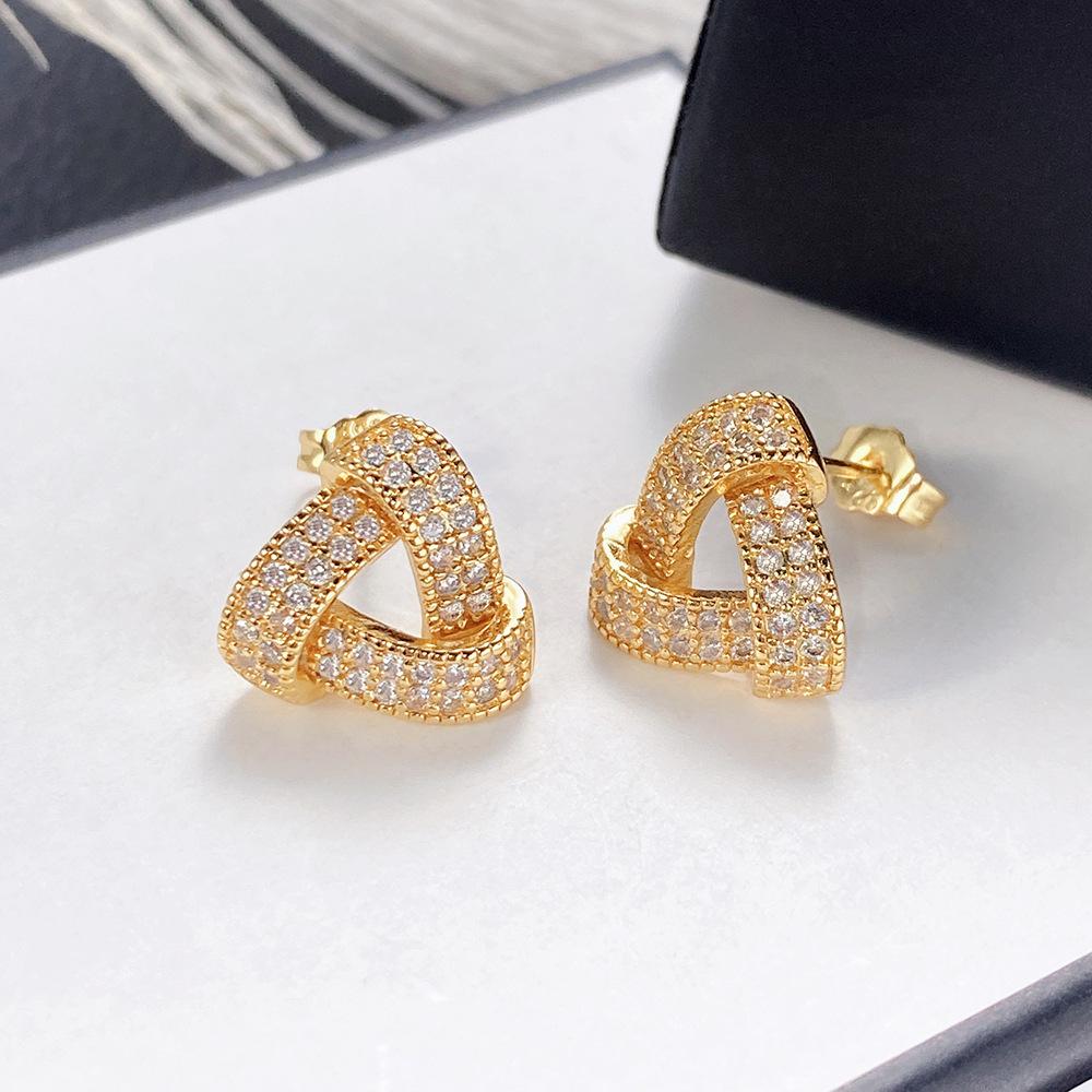 European and American Commuting Fashion, Simple Earrings, Women s Triangle Geometric Design Earrings, Popular Business Zircon
European and American Commuting Fashion, Simple Earrings, Women s Triangle Geometric Design Earrings, Popular Business Zircon