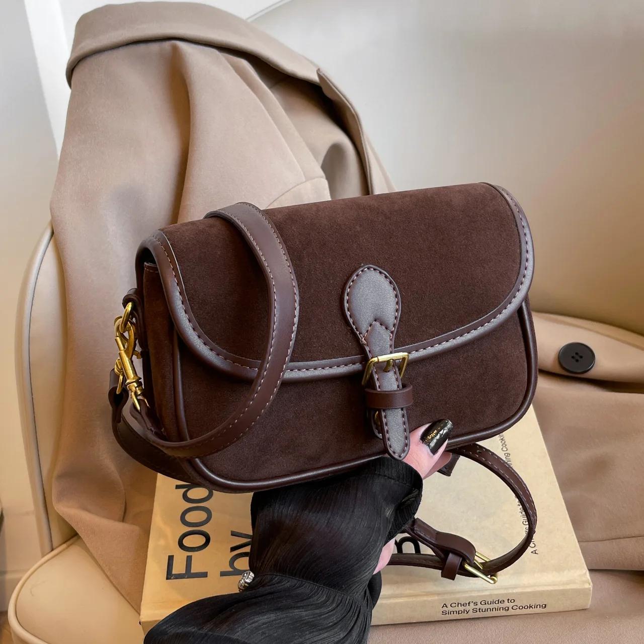 Женские роскошные дизайнерские замшевые сумки через плечо, сумки на ремне, винтажные модные квадратные сумки для женщин, путешествий, шопинга
Женские роскошные дизайнерские замшевые сумки через плечо, сумки на ремне, винтажные модные квадратные сумки для женщин, путешествий, шопинга