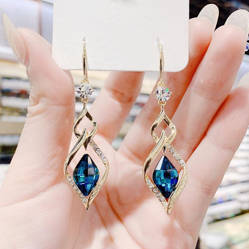 New Elegant and Noble Blue Earrings with Fashionable and Versatile Style, Large Face Display, Small Earrings, and Earrings
New Elegant and Noble Blue Earrings with Fashionable and Versatile Style, Large Face Display, Small Earrings, and Earrings