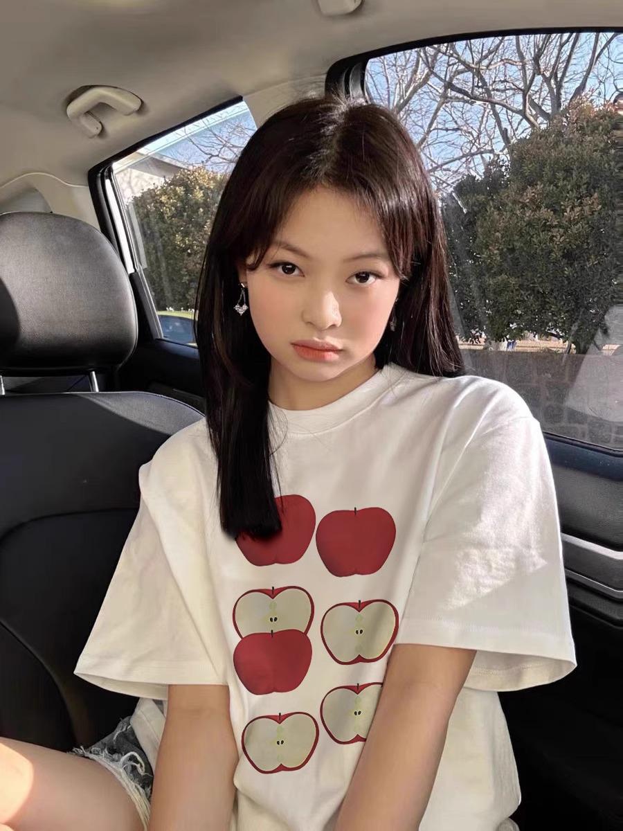 Women s Oversized Apple Print Cotton T-Shirt with Drop Shoulders - Summer 2025 Collection 3XL
Women s Oversized Apple Print Cotton T-Shirt with Drop Shoulders - Summer 2025 Collection 3XL