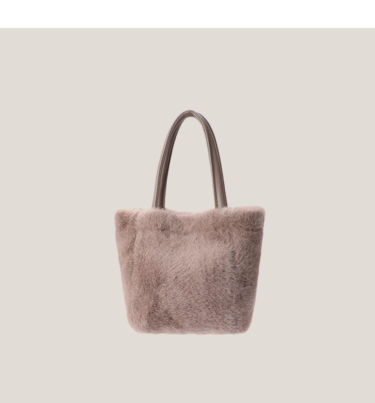 Зимняя пушистая сумка милая портативная на плечо сумка-мессенджер Корея Дондэмун ins ветер пушистая сумка-ведро
Зимняя пушистая сумка милая портативная на плечо сумка-мессенджер Корея Дондэмун ins ветер пушистая сумка-ведро