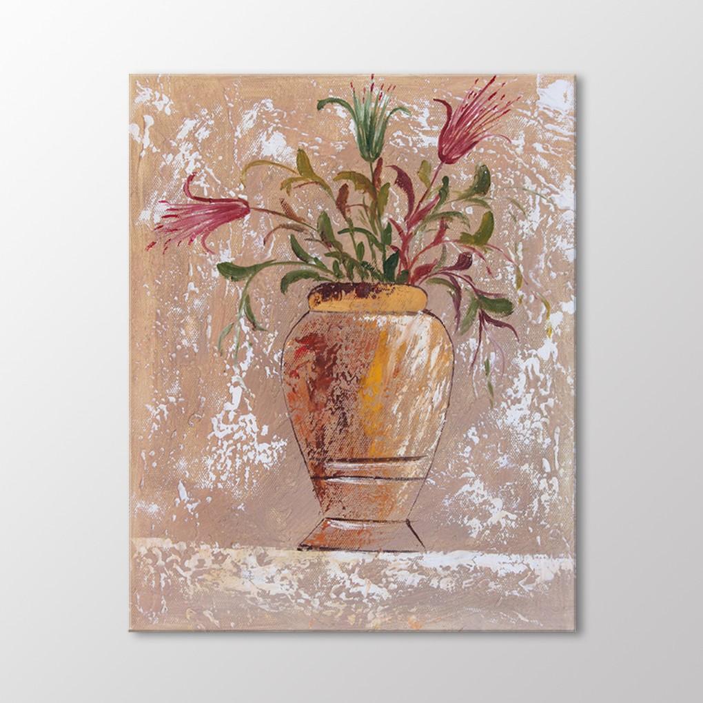 Цветы в вазе на столе
Цветы в вазе на столе