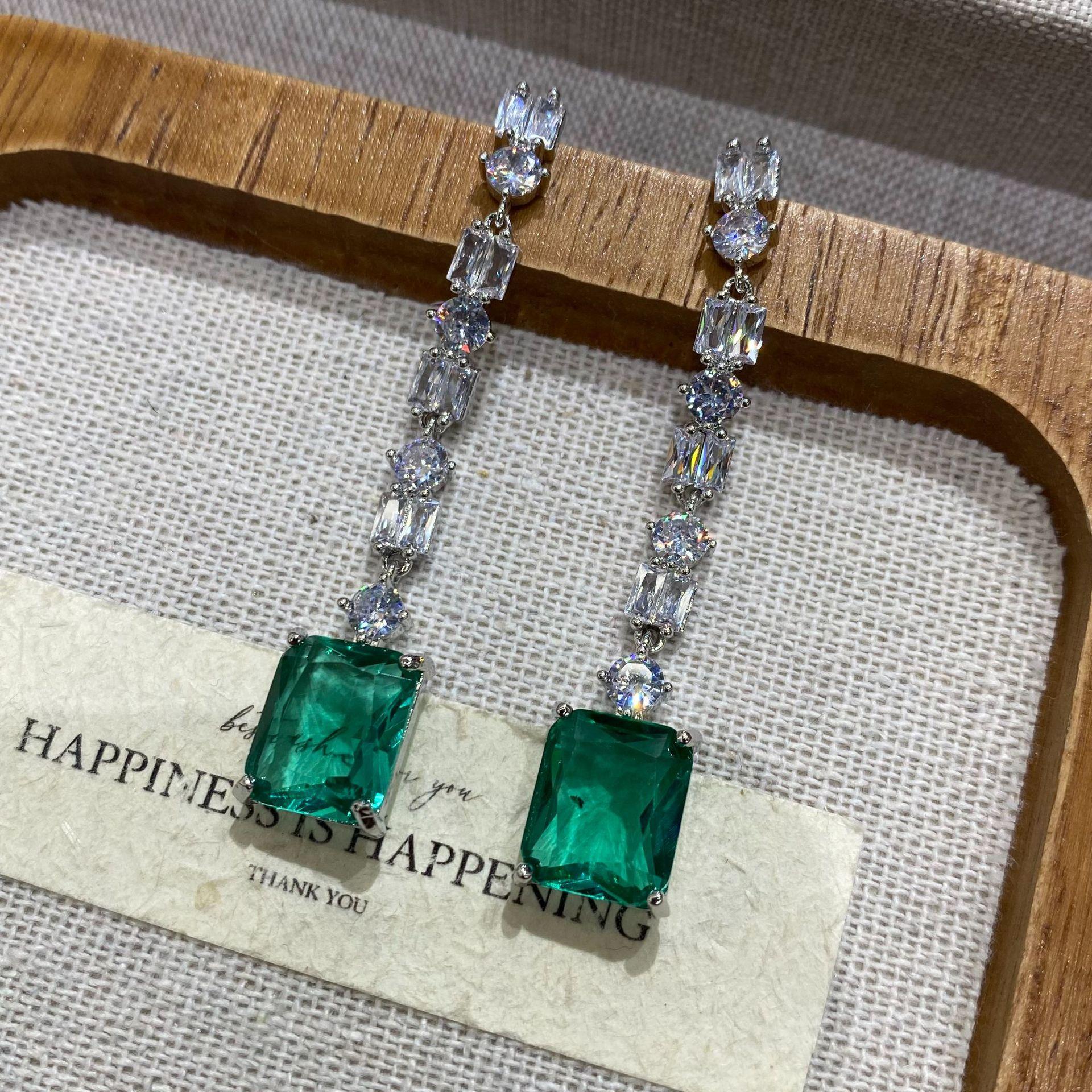Xu I Is Dazzling, Zhao Ruth Has The Same Green Zircon Fringed Earrings, Light Luxury High-End Stud Earrings, Daily Earrings.
Xu I Is Dazzling, Zhao Ruth Has The Same Green Zircon Fringed Earrings, Light Luxury High-End Stud Earrings, Daily Earrings.