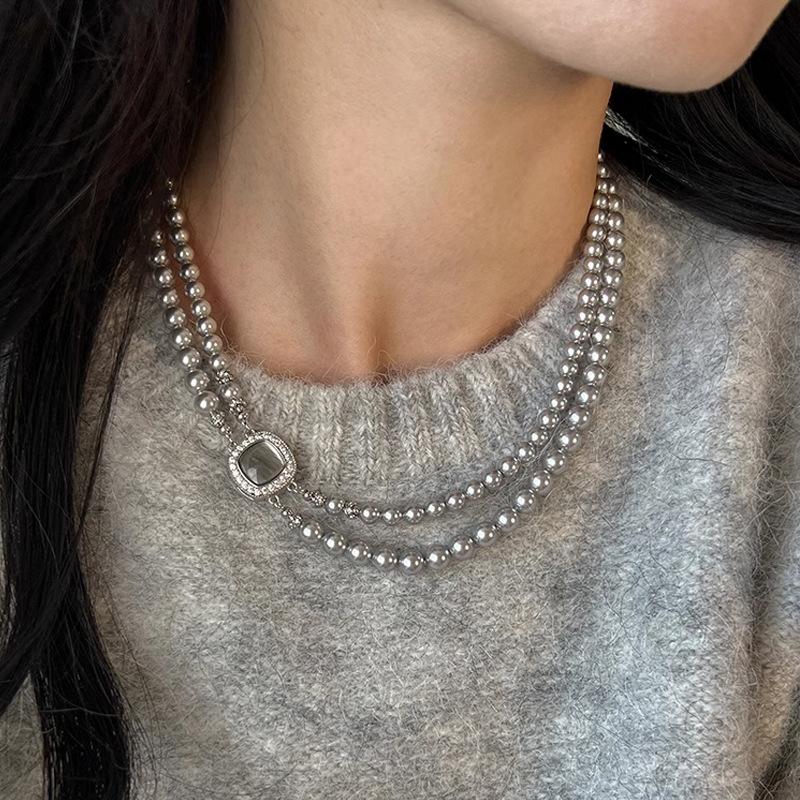 Real much hemp gray fritillary buckle pearl double-layer necklace women s versatile high-end design women s sweater chain jewelry
Real much hemp gray fritillary buckle pearl double-layer necklace women s versatile high-end design women s sweater chain jewelry