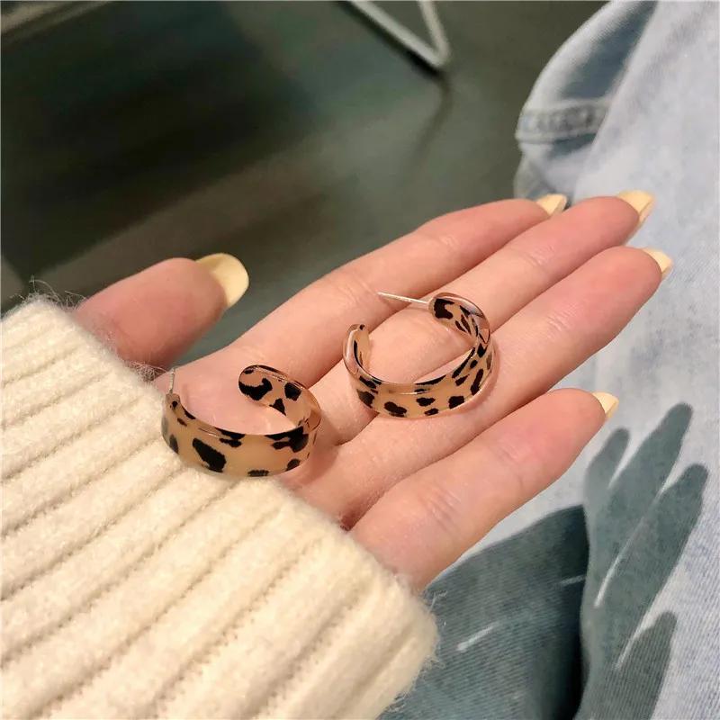 Acetic Acid Leopard Print C-Type Stud Earring for Women Sweet Temperament Simple Retro Cute Resin Geometry Zircon Brincos Gift
Acetic Acid Leopard Print C-Type Stud Earring for Women Sweet Temperament Simple Retro Cute Resin Geometry Zircon Brincos Gift