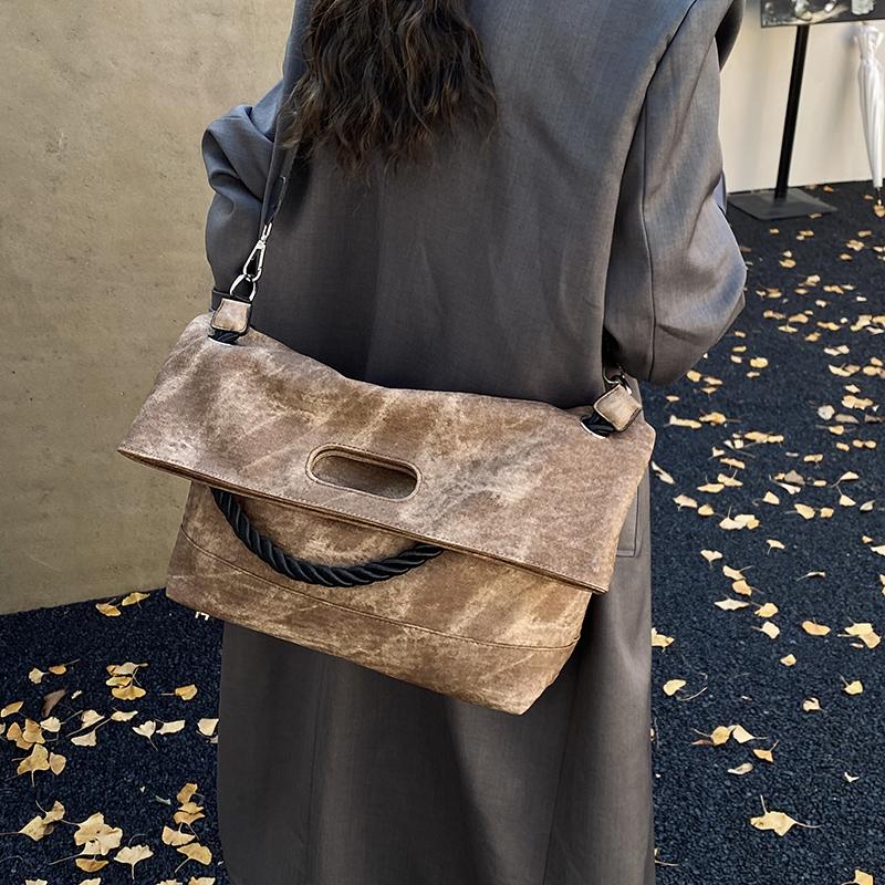 Commuter Versatile Big Bags for Women Large Capacity New Autumn Winter Men s Briefcase French Soft PU Crossbody Tote Bag (30cm<Max Length<50cm) коричневый
Commuter Versatile Big Bags for Women Large Capacity New Autumn Winter Men s Briefcase French Soft PU Crossbody Tote Bag (30cm<Max Length<50cm) коричневый