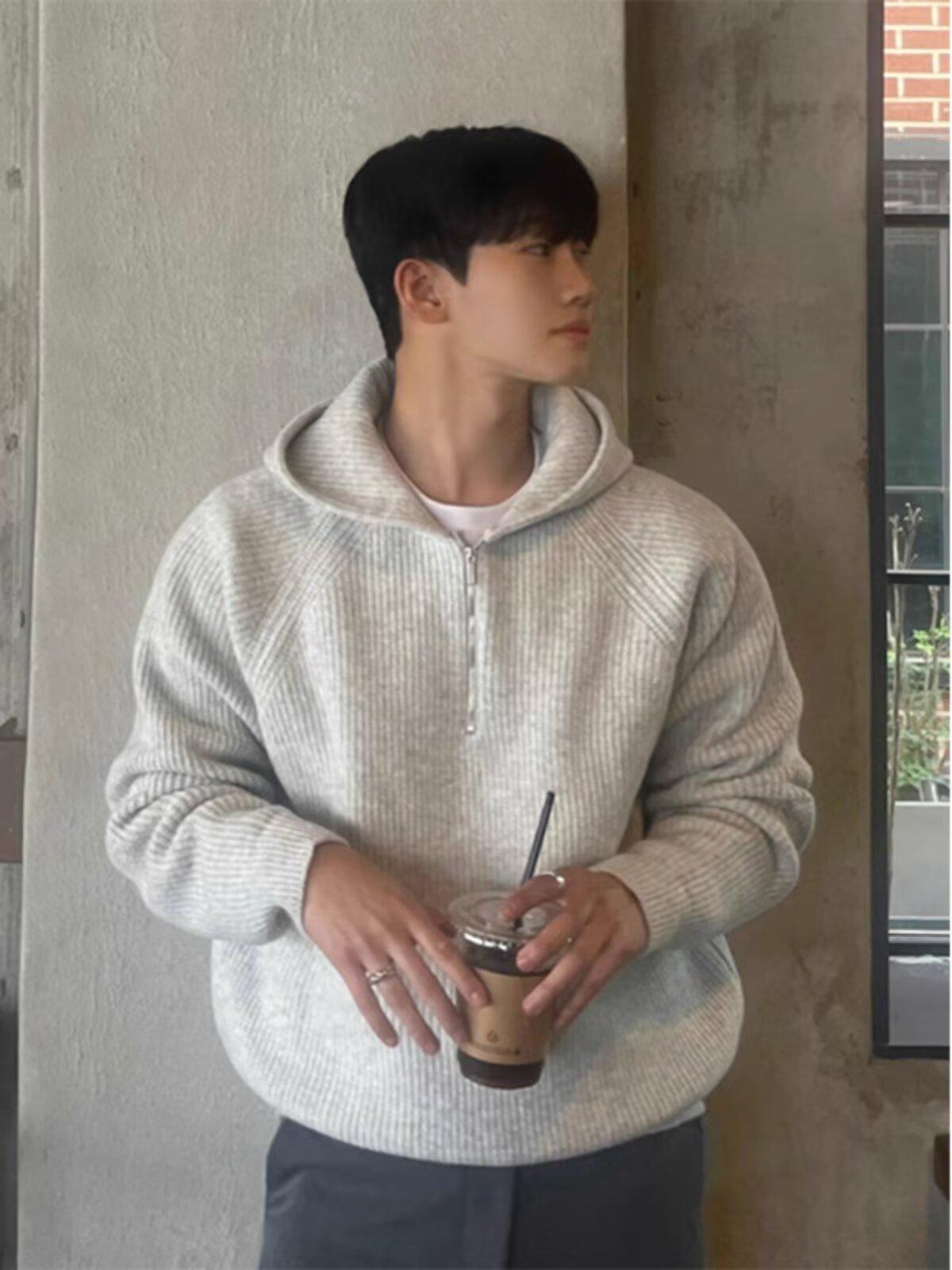 Men’s Trendy Half-Zip Hooded Cardigan – Solid Color, Autumn Style, Warm Knit Sweater Medium сірий колір
Men’s Trendy Half-Zip Hooded Cardigan – Solid Color, Autumn Style, Warm Knit Sweater Medium сірий колір