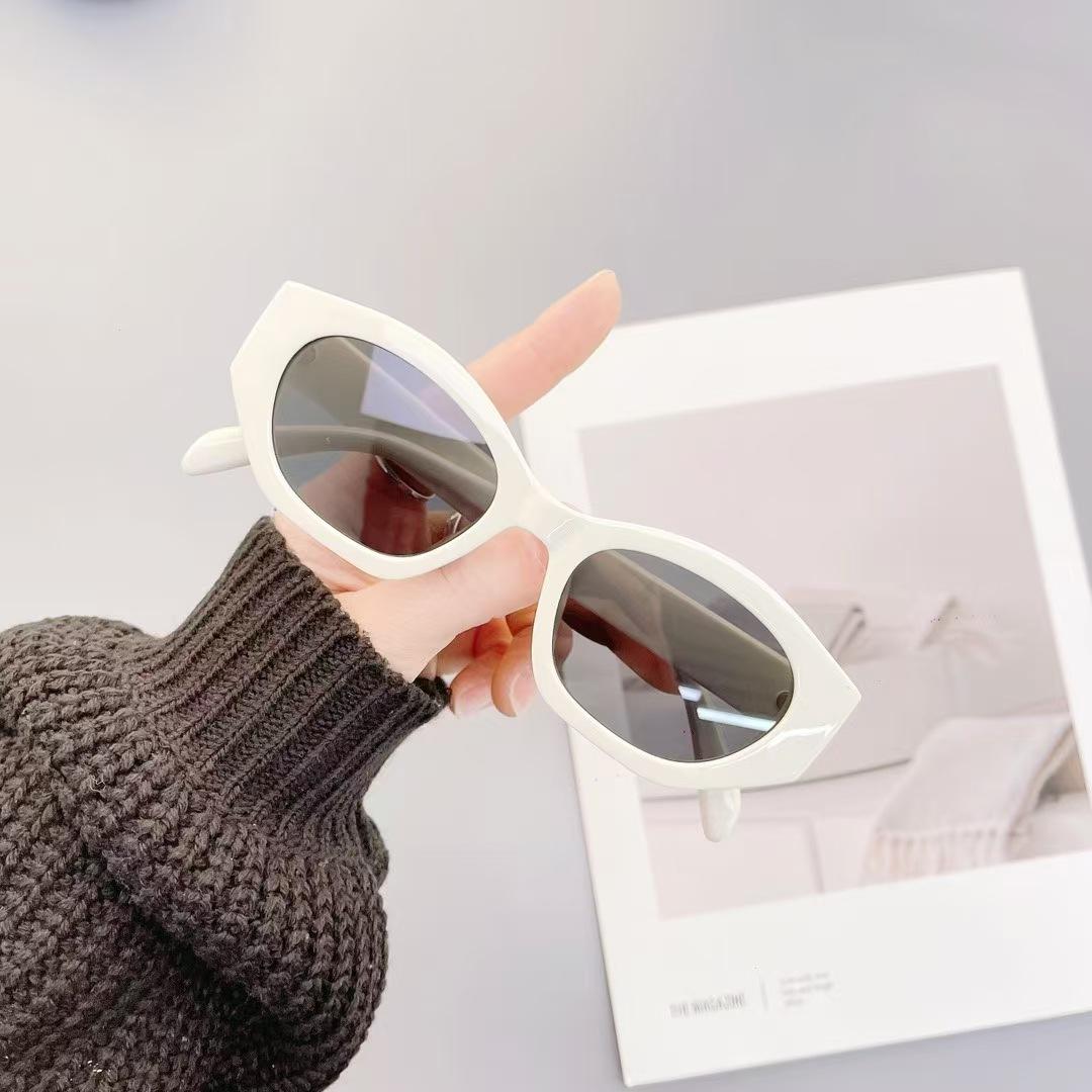 Fashion Stylish Sunglasses Women Cat Eye Shape Anti-Reflective Sun Glasses For Men Outdoor Activity Female Sunglass
Fashion Stylish Sunglasses Women Cat Eye Shape Anti-Reflective Sun Glasses For Men Outdoor Activity Female Sunglass