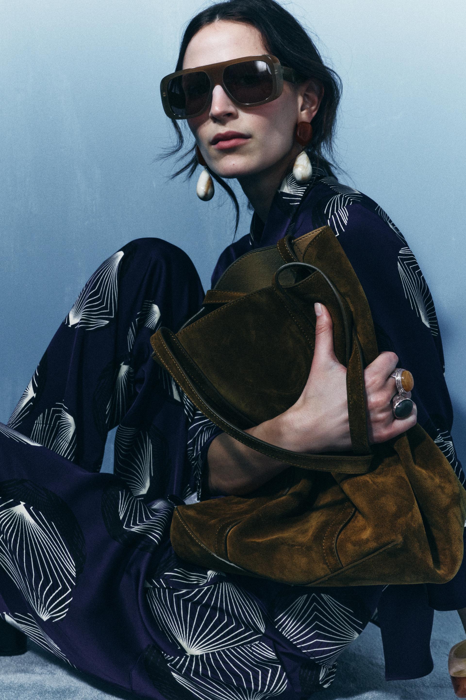 НАБОР 2 КОЛЬЦЕВ СО СТРАЗАМИ
НАБОР 2 КОЛЬЦЕВ СО СТРАЗАМИ