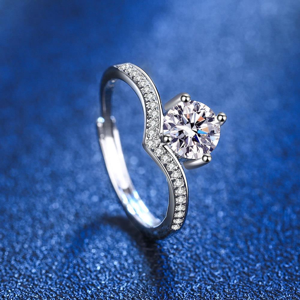 Новий Жіночий Легкий Люкс 1 Карат Шестигранний V-подібний Інкрустований Циркон Стиль Корона one size(US size 6-13)
Новий Жіночий Легкий Люкс 1 Карат Шестигранний V-подібний Інкрустований Циркон Стиль Корона one size(US size 6-13)