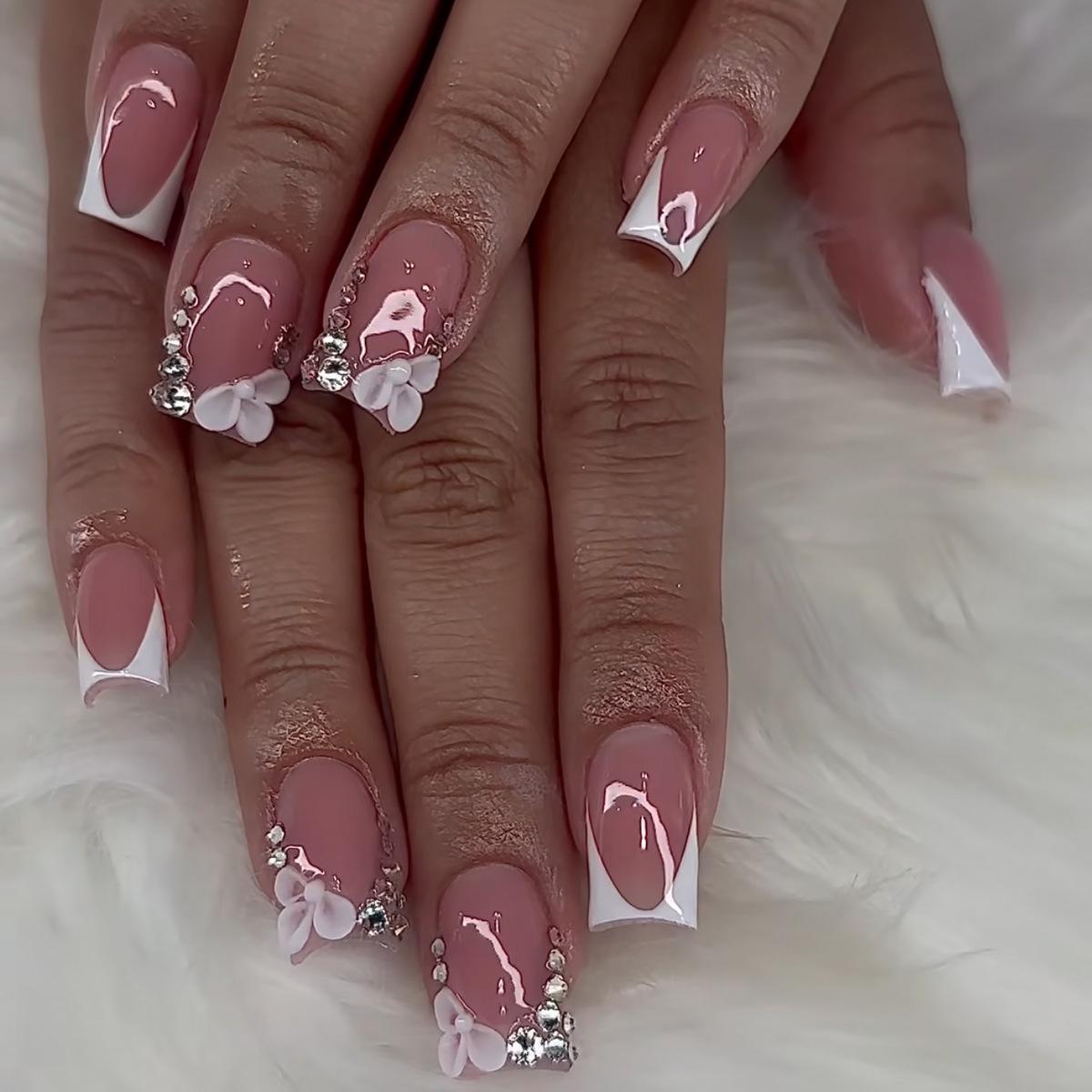 European & American Style Rhinestone Floral Manicure - 24-Piece Fake Nail Set Glue Variant
European & American Style Rhinestone Floral Manicure - 24-Piece Fake Nail Set Glue Variant