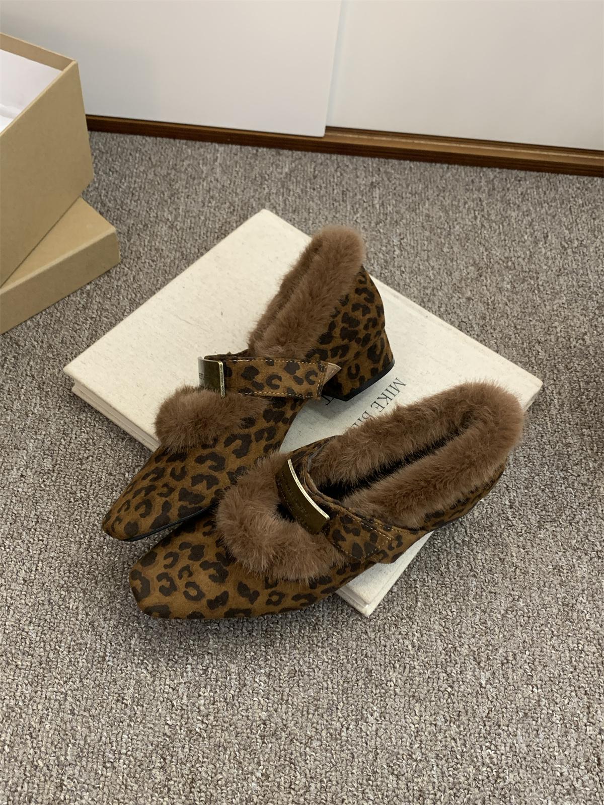 Fashion Fur Spring New Brand Women Pumps French Retro Thick Heel Gold Metal Buckle Mary Jane Padded Work Shoes Elegant Dress Boat Shoes 35 леопардовый
Fashion Fur Spring New Brand Women Pumps French Retro Thick Heel Gold Metal Buckle Mary Jane Padded Work Shoes Elegant Dress Boat Shoes 35 леопардовый