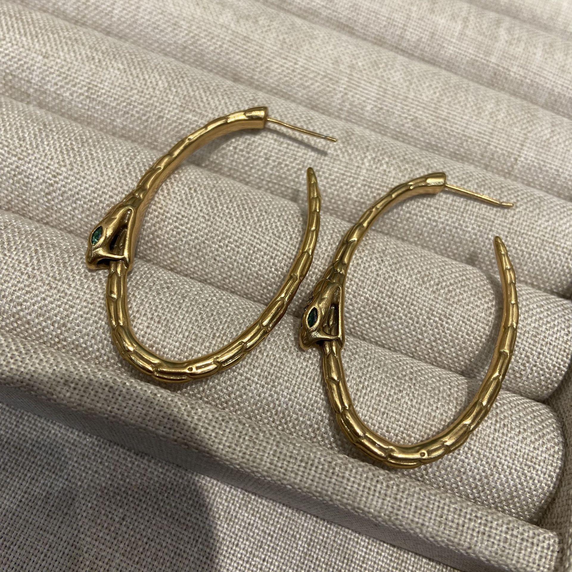 серьги-змеи с бриллиантами ins слегка инкрустированные цирконием металлическая текстура модный ретро стиль Гонконг осенние и зимние серьги-змеи
серьги-змеи с бриллиантами ins слегка инкрустированные цирконием металлическая текстура модный ретро стиль Гонконг осенние и зимние серьги-змеи