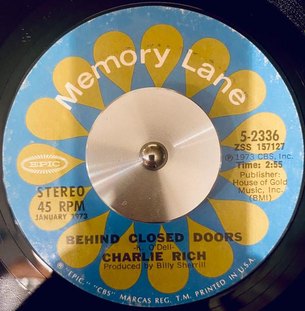 7inch Record CHARLIE RICH - Behind Closed Doors / I Take It On 52336 Epic 1973 US Pop Used
7inch Record CHARLIE RICH - Behind Closed Doors / I Take It On 52336 Epic 1973 US Pop Used