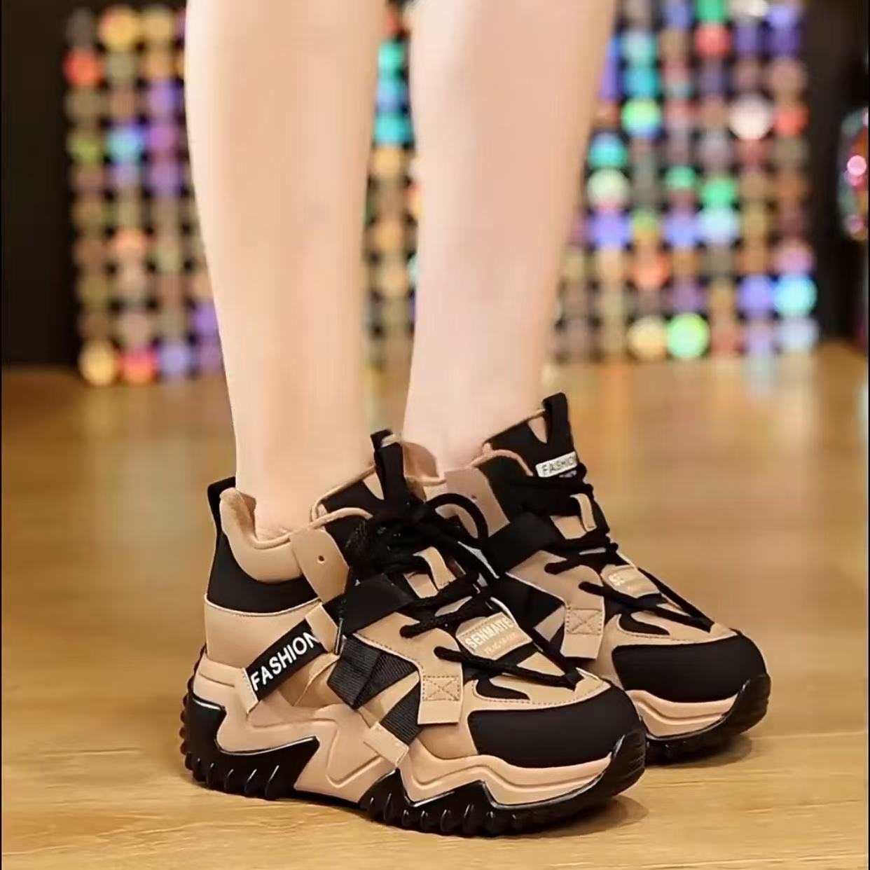 Dad shoes autumn new inner height increase thick sole high top sports shoes casual shoes tide 35【foot length 22.5cm】 чёрный
Dad shoes autumn new inner height increase thick sole high top sports shoes casual shoes tide 35【foot length 22.5cm】 чёрный