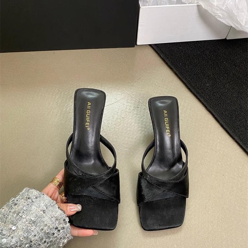 French square head open-toed sandals women s versatile slippers high heel 2025 summer new temperament word with wedge heel cool slippers 40 чорний
French square head open-toed sandals women s versatile slippers high heel 2025 summer new temperament word with wedge heel cool slippers 40 чорний