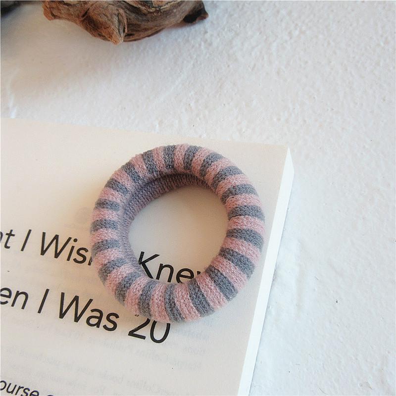 Резинка для волос Retro Stripes High Elastic - бережно относится к волосам розовый
Резинка для волос Retro Stripes High Elastic - бережно относится к волосам розовый