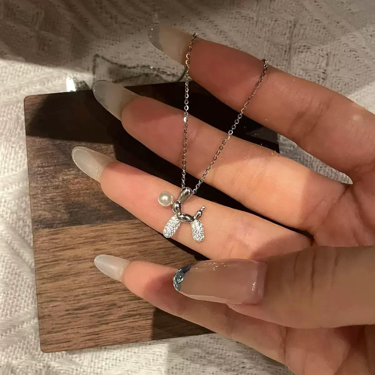 Y2K Balloon Dog Creative Zircon Pendant Necklace for Women Luxury Unique Accory Clavicle Chain Daily Wear Elegent Party Gift
Y2K Balloon Dog Creative Zircon Pendant Necklace for Women Luxury Unique Accory Clavicle Chain Daily Wear Elegent Party Gift