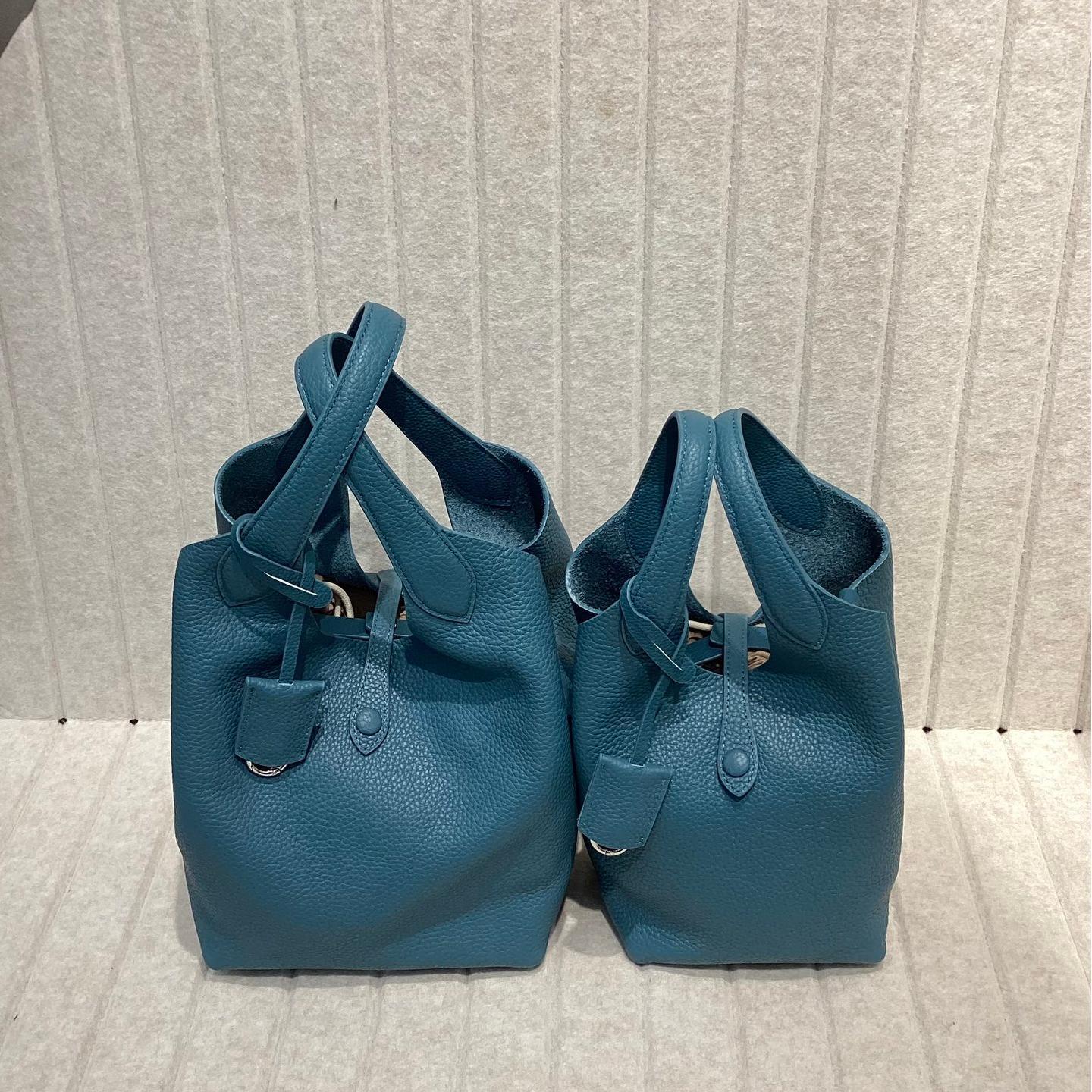 New Ralph vegetable basket bucket bag soft cowhide large-capacity mother and child bag handbag single shoulder oblique span women s bag small size 27*16*25cm джинсовий синього кольору
New Ralph vegetable basket bucket bag soft cowhide large-capacity mother and child bag handbag single shoulder oblique span women s bag small size 27*16*25cm джинсовий синього кольору