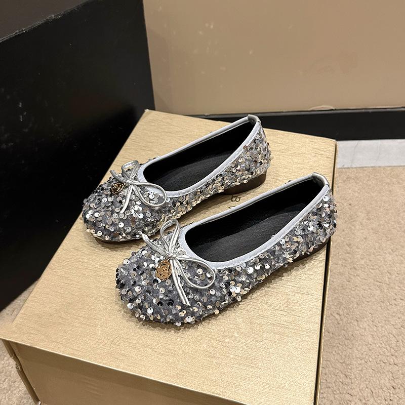 French retro silver bow fairy shoes gentle lady with skirt square head flat bottom soft sole sequined single shoes women 35 серебряный
French retro silver bow fairy shoes gentle lady with skirt square head flat bottom soft sole sequined single shoes women 35 серебряный