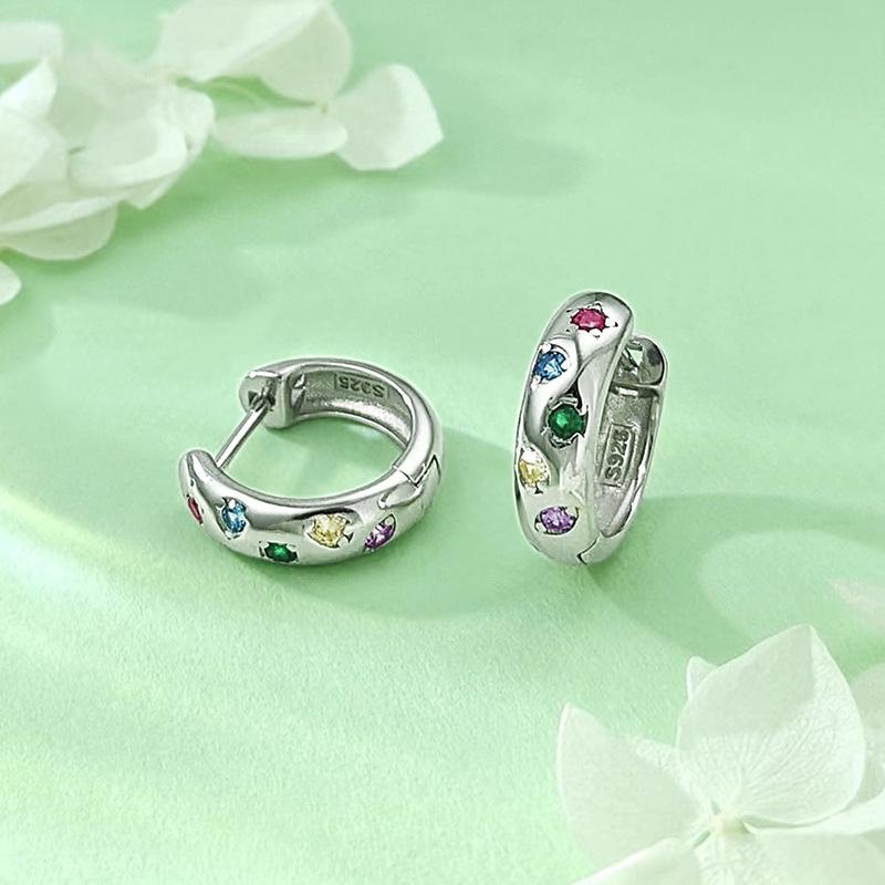 S925 Sterling Silver Colorful Zircon Earrings - Vintage European/American Design, High-End Niche Style for Autumn/Winter Women платиновий
S925 Sterling Silver Colorful Zircon Earrings - Vintage European/American Design, High-End Niche Style for Autumn/Winter Women платиновий