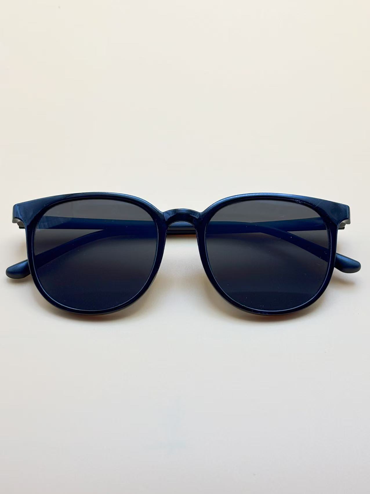 Retro Style Designer Outdoor Sunglasses For Men Round Shaped Stylish Plastic High Quality Woman Sunlight Eyeglasses Man UV Protection Eyewears
Retro Style Designer Outdoor Sunglasses For Men Round Shaped Stylish Plastic High Quality Woman Sunlight Eyeglasses Man UV Protection Eyewears