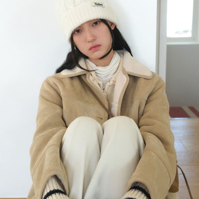 FALLETT Cable Knit Pom Pom Beanie Ivory F
FALLETT Cable Knit Pom Pom Beanie Ivory F