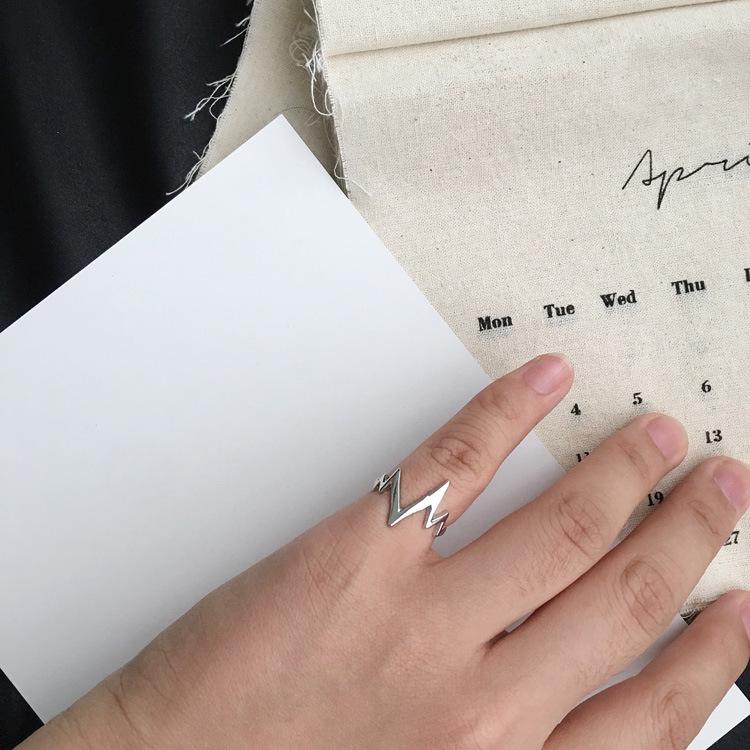 J702 Корейское изогнутое кольцо-молния для пары – универсальный дизайн ЭКГ для разных пальцев серебряный
J702 Корейское изогнутое кольцо-молния для пары – универсальный дизайн ЭКГ для разных пальцев серебряный