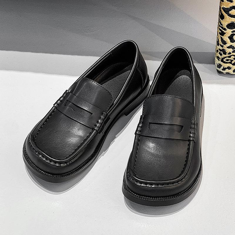 Premium British retro black beanie shoes men s shoes square head commuting versatile one-pedal leather shoes old money style loafers 44 коричневий
Premium British retro black beanie shoes men s shoes square head commuting versatile one-pedal leather shoes old money style loafers 44 коричневий