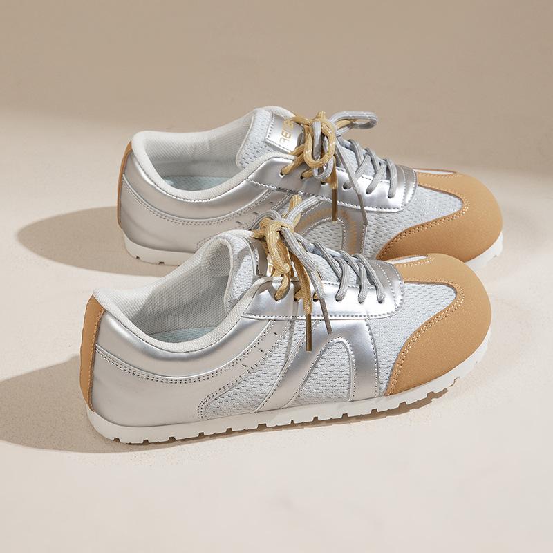 2025 spring new German training shoes women s Forrest Gump shoes trend sports and leisure shoes mesh breathable women s shoes white shoes 35
2025 spring new German training shoes women s Forrest Gump shoes trend sports and leisure shoes mesh breathable women s shoes white shoes 35