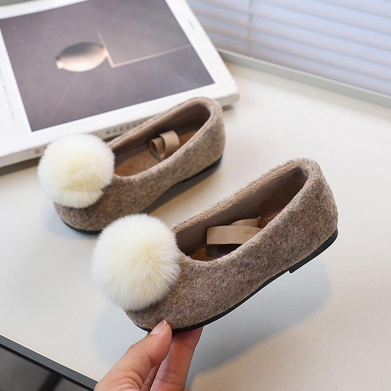 Winter Girls Warm Casual Flats Fashion Furry Hairball Children Shoes Non-slip Outdoor Kid Princess Moccasin 22 хакі
Winter Girls Warm Casual Flats Fashion Furry Hairball Children Shoes Non-slip Outdoor Kid Princess Moccasin 22 хакі