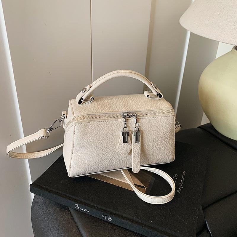 Нишевая популярная новая мода двойная сумка-подушка с затяжкой портативная на плечо кроссбоди трендовая женская сумка белый
Нишевая популярная новая мода двойная сумка-подушка с затяжкой портативная на плечо кроссбоди трендовая женская сумка белый