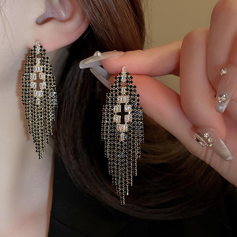 Роскошные серьги, винтажный комплект с бриллиантами, серьги с кисточками в виде бабочки, цветка, темпераментные серьги, стильные легкие роскошные антикварные серьги
Роскошные серьги, винтажный комплект с бриллиантами, серьги с кисточками в виде бабочки, цветка, темпераментные серьги, стильные легкие роскошные антикварные серьги